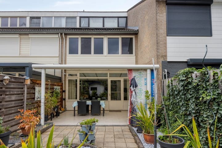 Tussenwoning te koop: Admiraal Helfrichstraat 16, Roermond