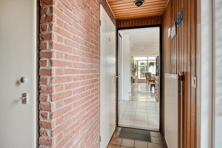 Tussenwoning te koop: Admiraal Helfrichstraat 16, Roermond