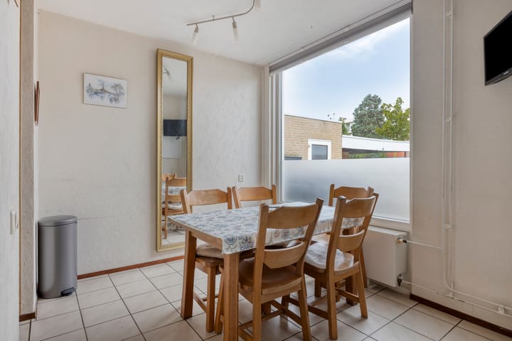 Tussenwoning te koop: Admiraal Helfrichstraat 16, Roermond