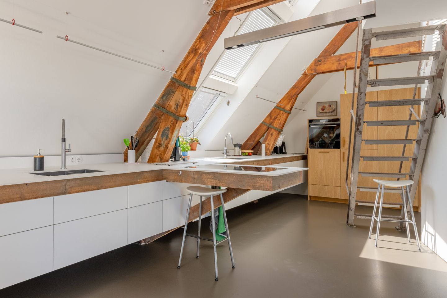 Photo 10 of Maximiliaanstraat 19-D
