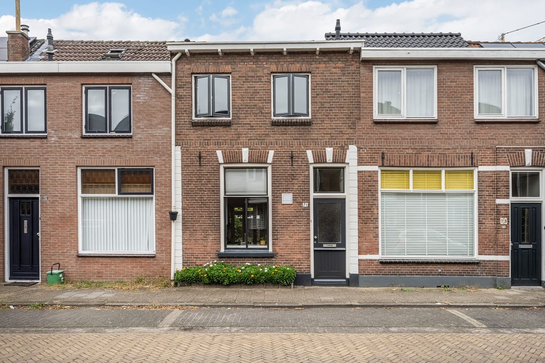 Foto 1 van Warmoesstraat 71