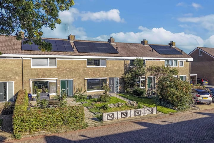 Tussenwoning te koop: P.A. de Genestetstraat 15, Harlingen
