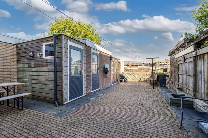 Tussenwoning te koop: P.A. de Genestetstraat 15, Harlingen