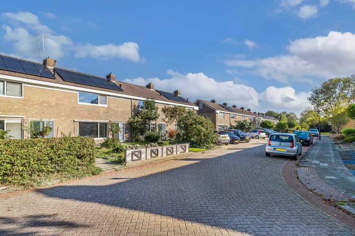 Tussenwoning te koop: P.A. de Genestetstraat 15, Harlingen