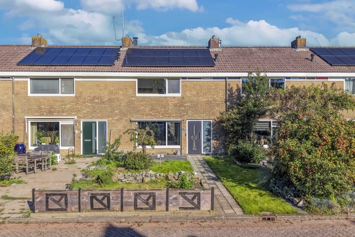 Tussenwoning te koop: P.A. de Genestetstraat 15, Harlingen