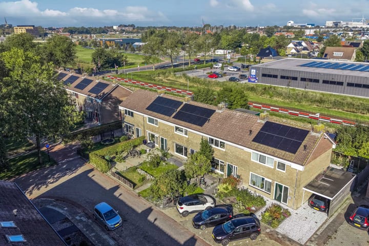 Tussenwoning te koop: P.A. de Genestetstraat 15, Harlingen