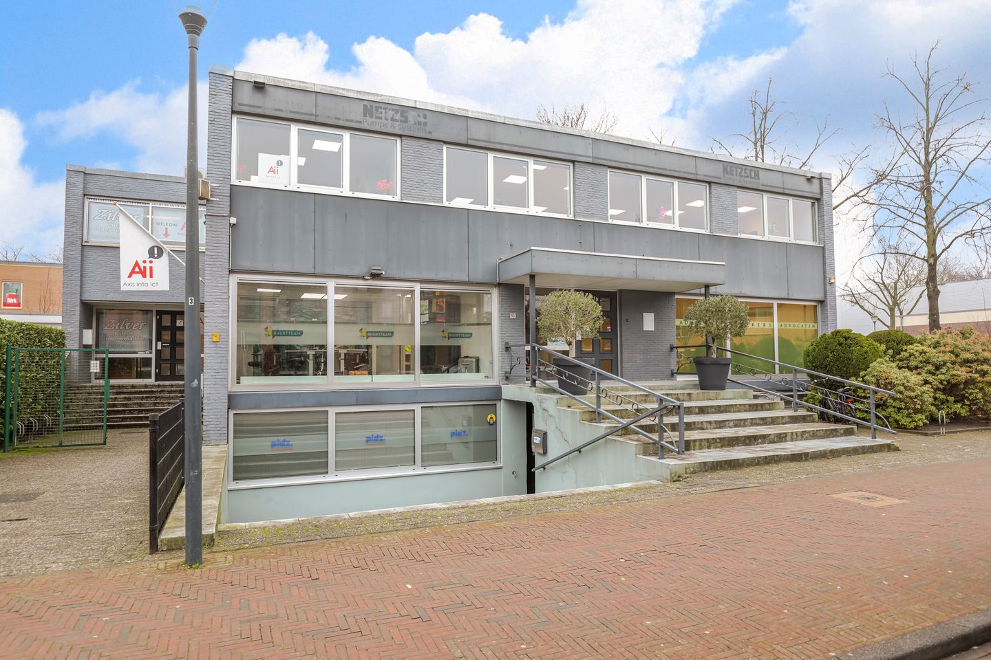 Bekijk foto 2 van Albert Schweitzerlaan 10