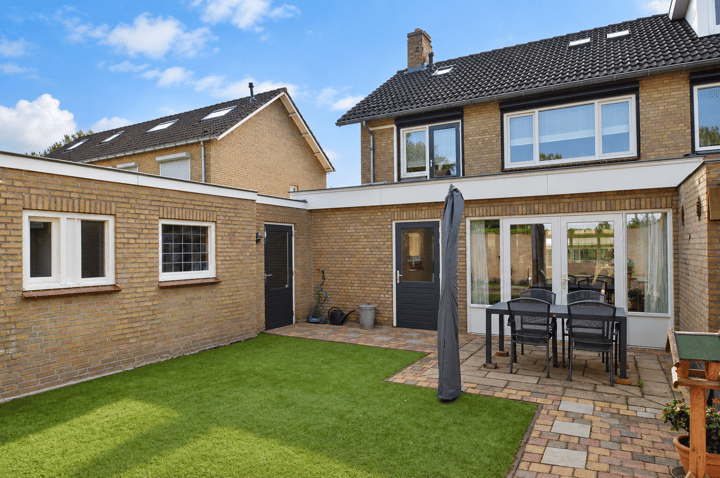 Tussenwoning te koop: Boerhaavestraat 7, Vlierden