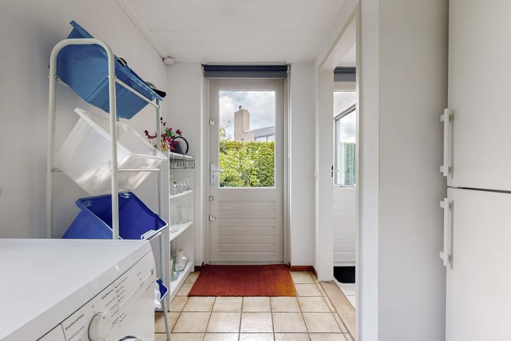 Twee-onder-één-kap te koop: Winterkade 27, Leiderdorp