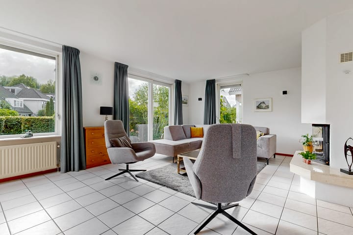 Twee-onder-één-kap te koop: Winterkade 27, Leiderdorp