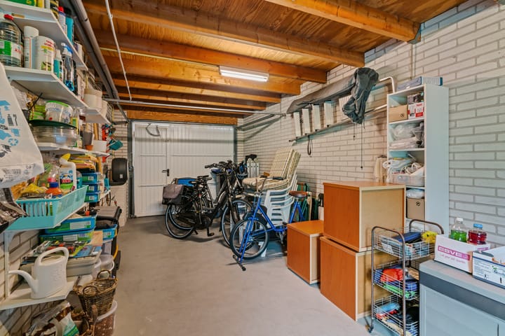 Twee-onder-één-kap te koop: Winterkade 27, Leiderdorp