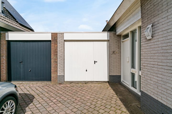 Twee-onder-één-kap te koop: Winterkade 27, Leiderdorp
