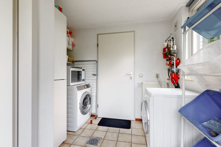 Twee-onder-één-kap te koop: Winterkade 27, Leiderdorp