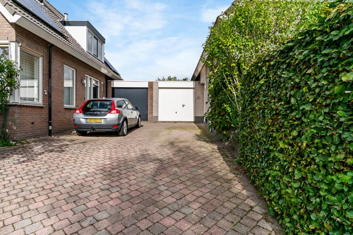 Twee-onder-één-kap te koop: Winterkade 27, Leiderdorp