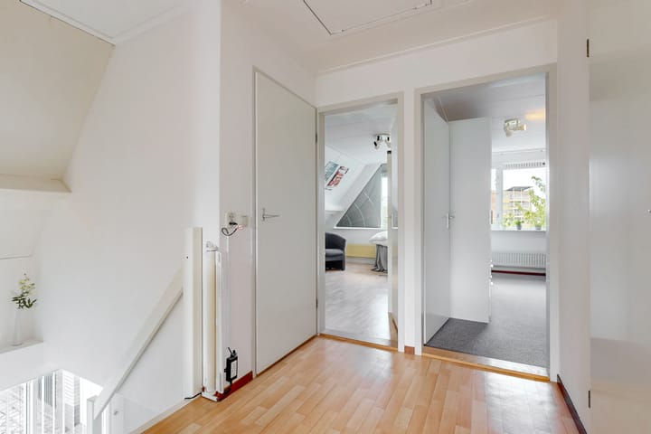 Twee-onder-één-kap te koop: Winterkade 27, Leiderdorp