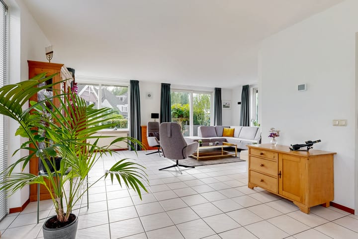 Twee-onder-één-kap te koop: Winterkade 27, Leiderdorp