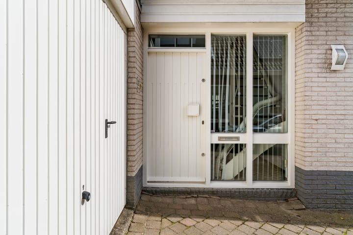 Twee-onder-één-kap te koop: Winterkade 27, Leiderdorp