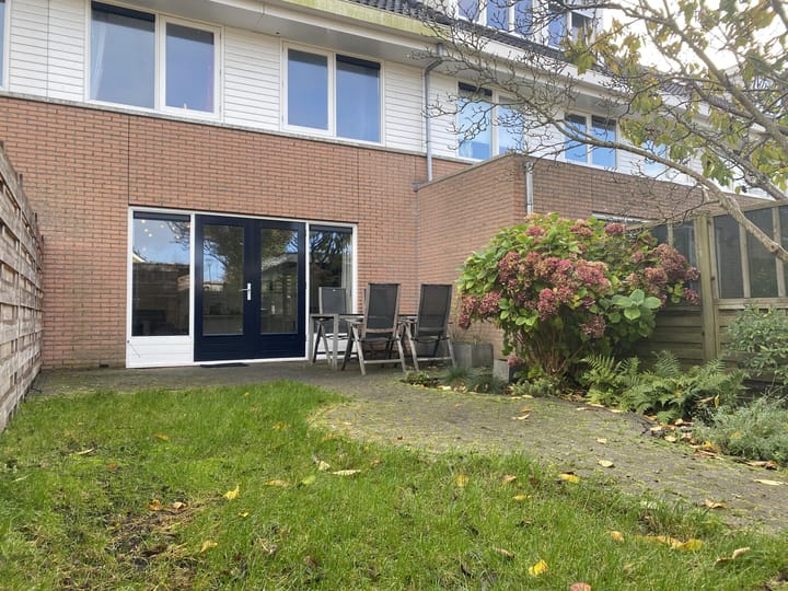 Tussenwoning te huur: Paganiniplantsoen 62, Nieuw-Vennep