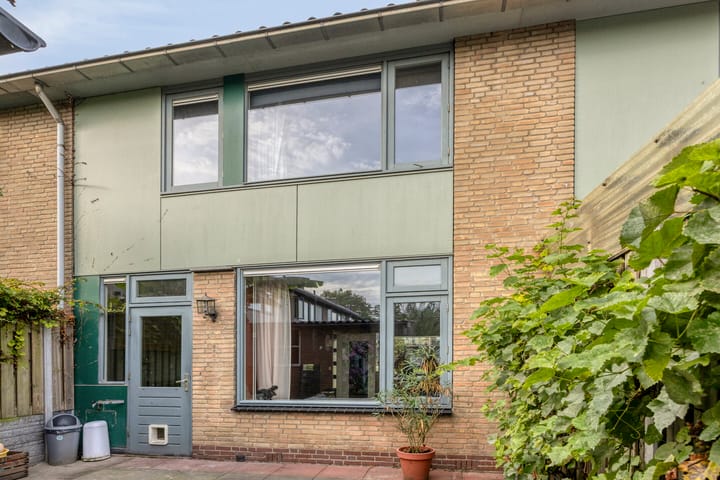 Tussenwoning te koop: Parallelweg 42, Giessen