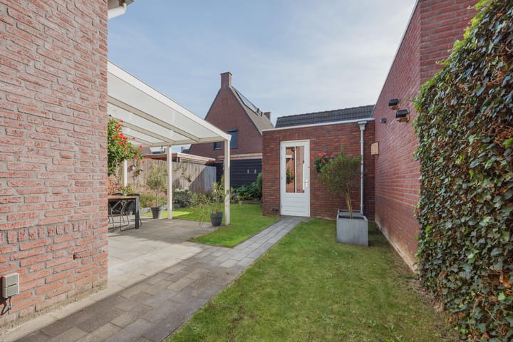 Twee-onder-één-kap te koop: Irenestraat 21, Meerlo