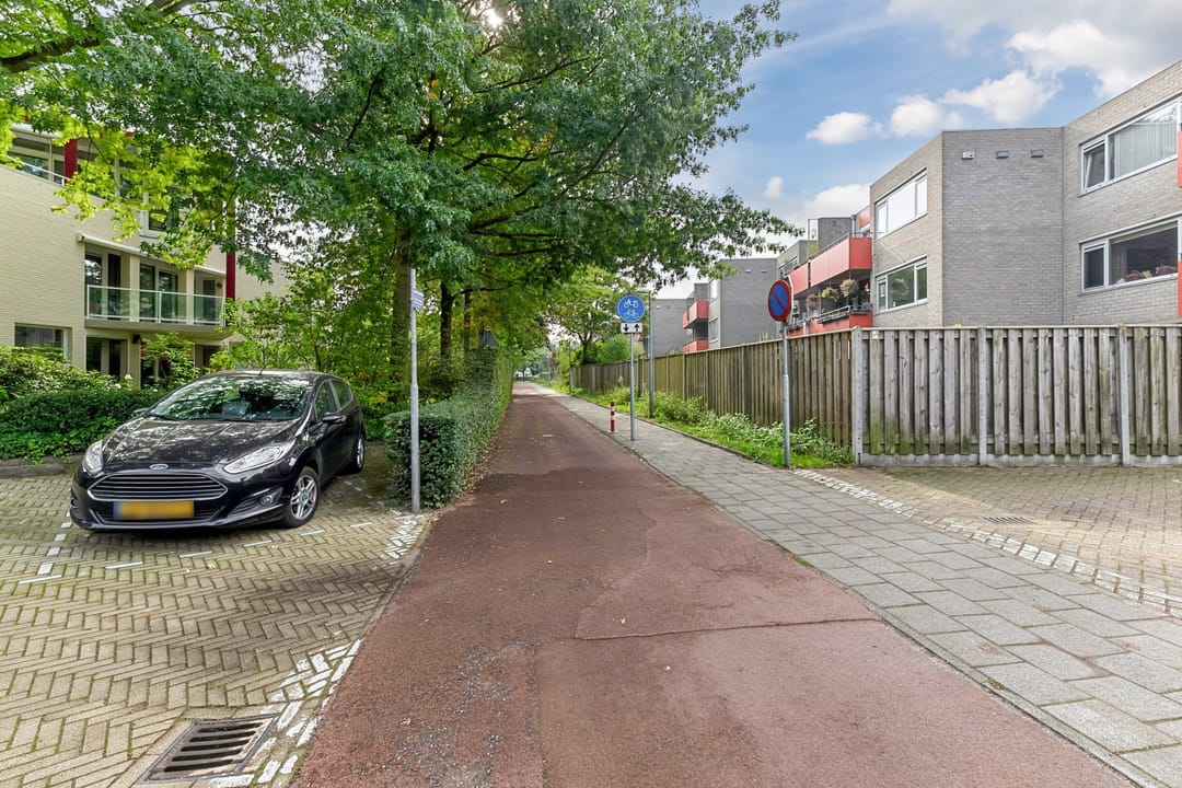 Foto 41 van Peter Benensonstraat 10