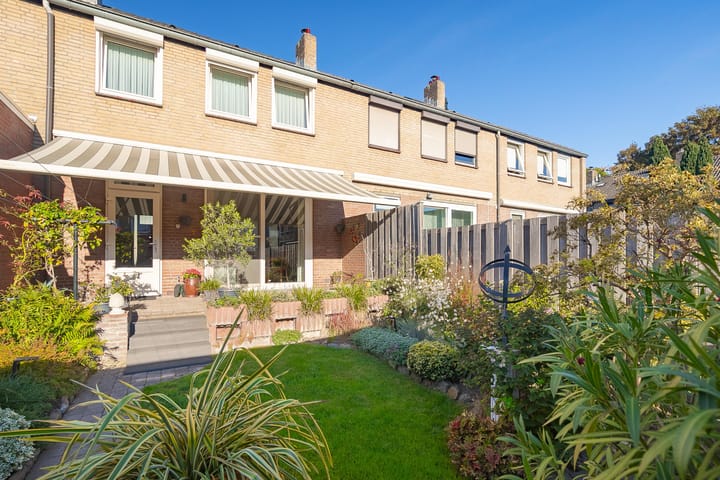 Tussenwoning te koop: Pomonahof 23, Maastricht