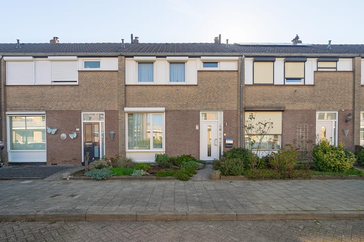 Tussenwoning te koop: Pomonahof 23, Maastricht