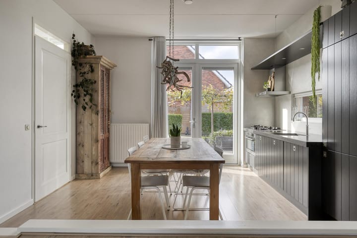 Hoekwoning te koop: Hanzelaan 64, Kampen