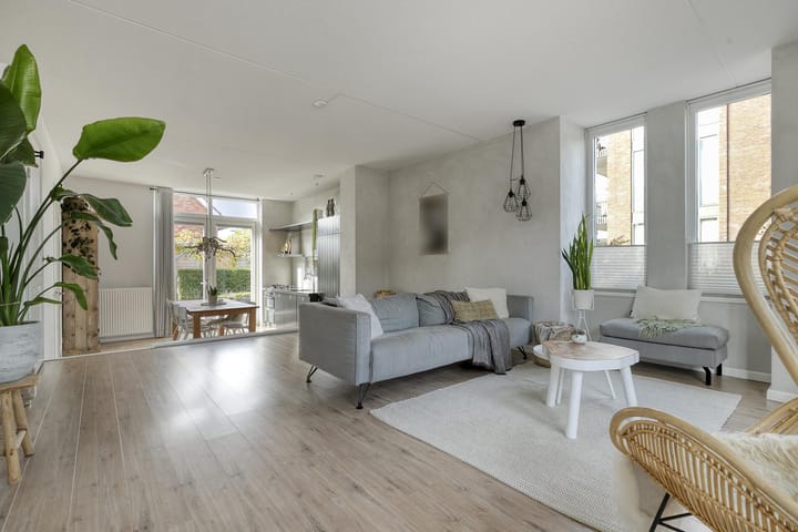 Hoekwoning te koop: Hanzelaan 64, Kampen