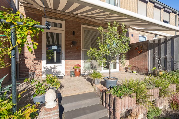Tussenwoning te koop: Pomonahof 23, Maastricht