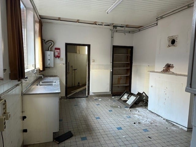 Bekijk foto 3 van Eindhovenseweg 109
