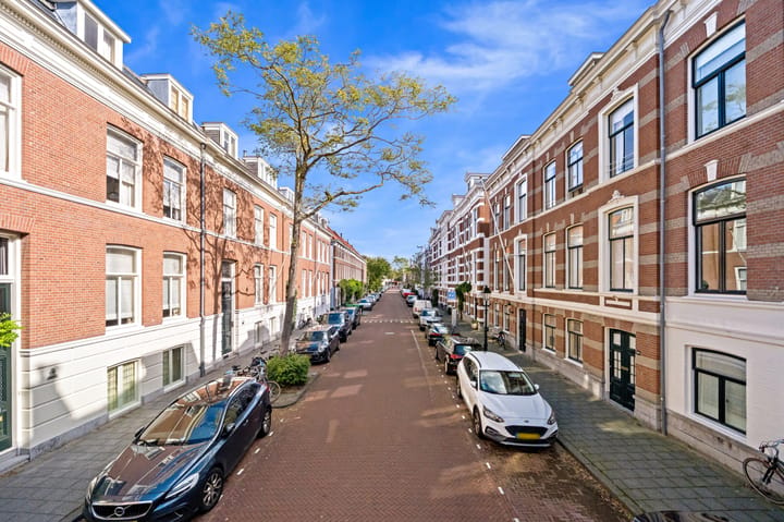 Tussenwoning te koop: Riouwstraat 65, 'S-Gravenhage