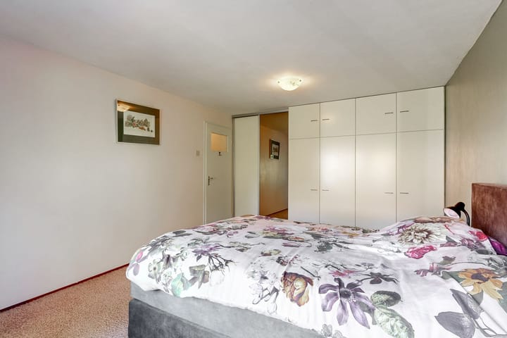 Twee-onder-één-kap te koop: Tinnegieter 56, Hoorn