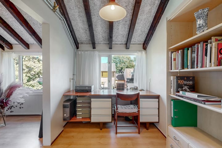 Twee-onder-één-kap te koop: Tinnegieter 56, Hoorn