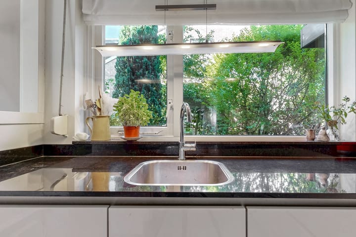 Twee-onder-één-kap te koop: Tinnegieter 56, Hoorn