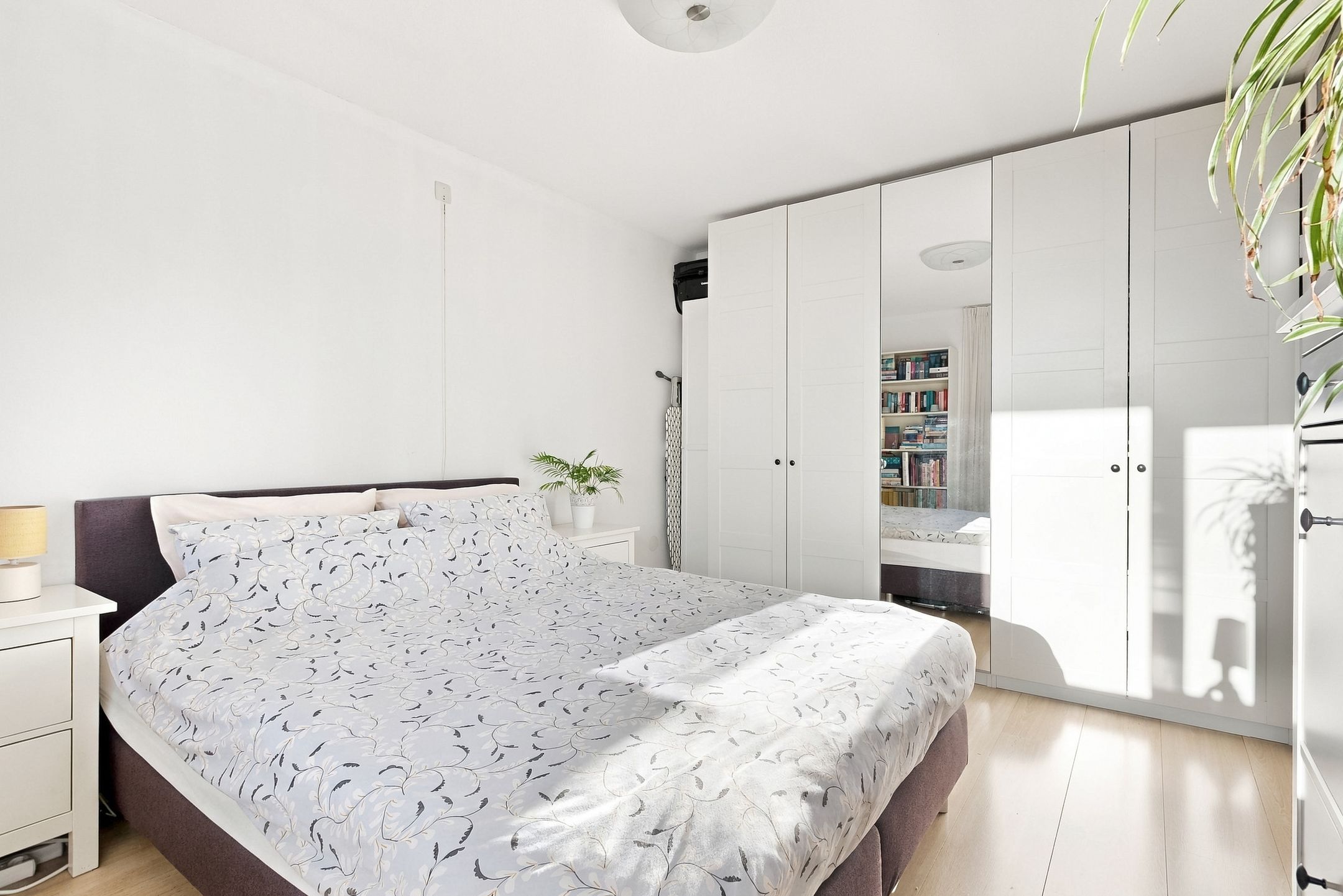 Photo 9 of Aartsbisschop Romerostraat 363