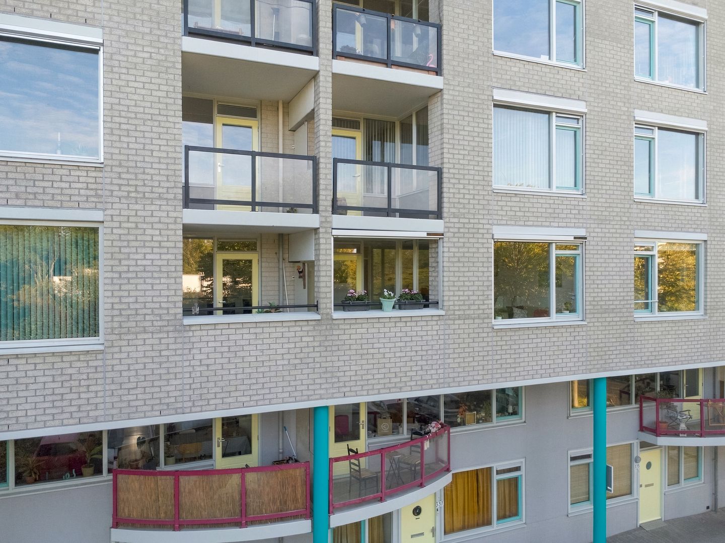 Photo 14 of Aartsbisschop Romerostraat 363