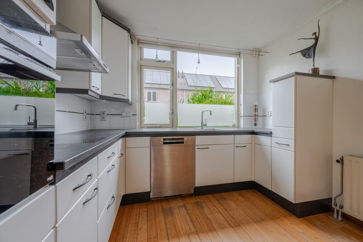 Tussenwoning te koop: Marie Struijslaan 4, Odijk