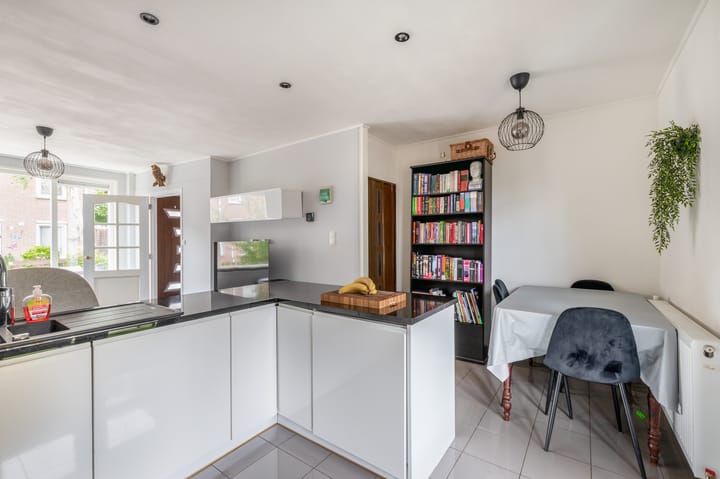 Tussenwoning te koop: Klein Vreewijk 3, Lisse