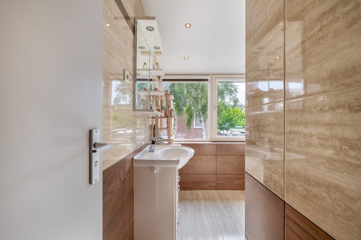 Tussenwoning te koop: Klein Vreewijk 3, Lisse