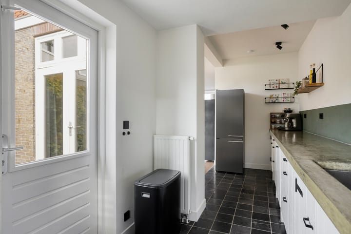 Tussenwoning te koop: Venenlaan 136, Hoorn