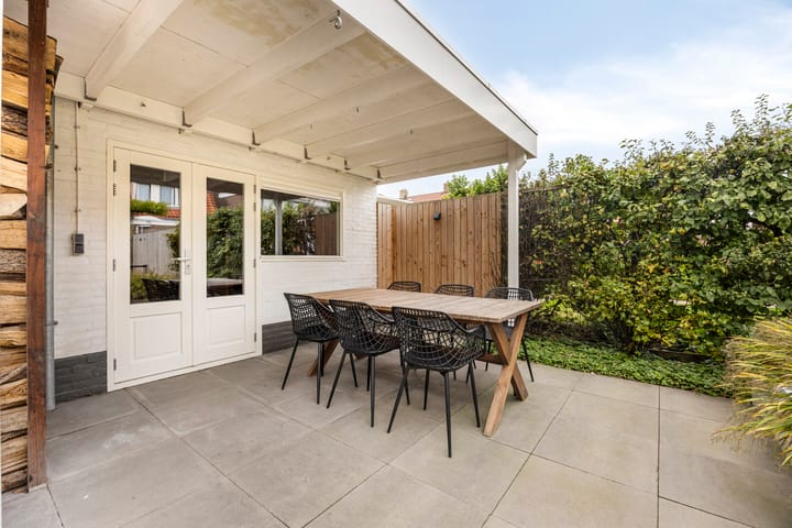 Tussenwoning te koop: Venenlaan 136, Hoorn