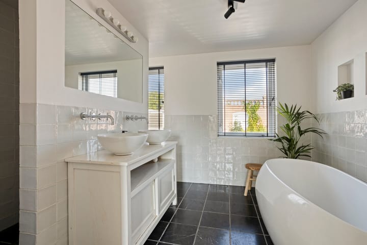 Tussenwoning te koop: Venenlaan 136, Hoorn