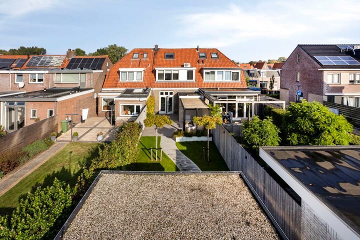 Tussenwoning te koop: Venenlaan 136, Hoorn