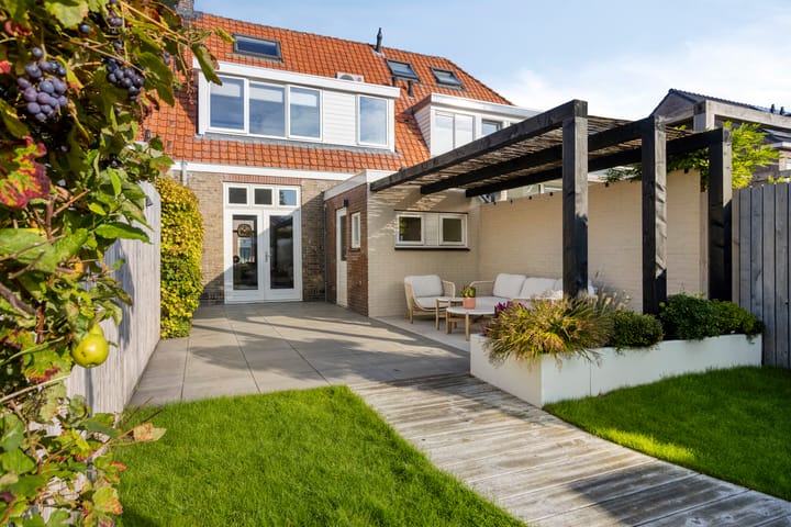Tussenwoning te koop: Venenlaan 136, Hoorn