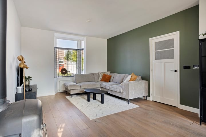 Tussenwoning te koop: Venenlaan 136, Hoorn