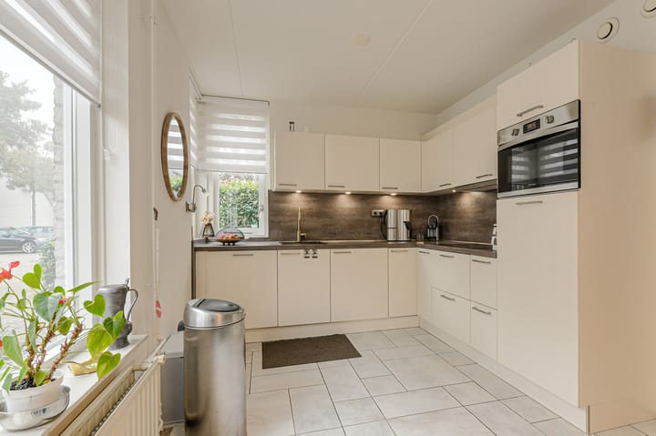 Hoekwoning te koop: Elise van Calcarstraat 15, Breda
