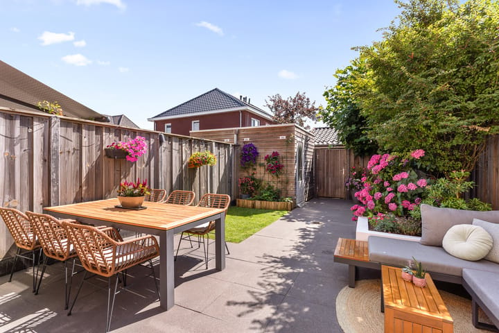 Tussenwoning te koop: Oeverlaan 23, Borne
