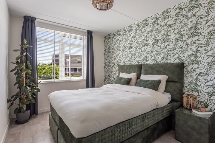 Tussenwoning te koop: Oeverlaan 23, Borne