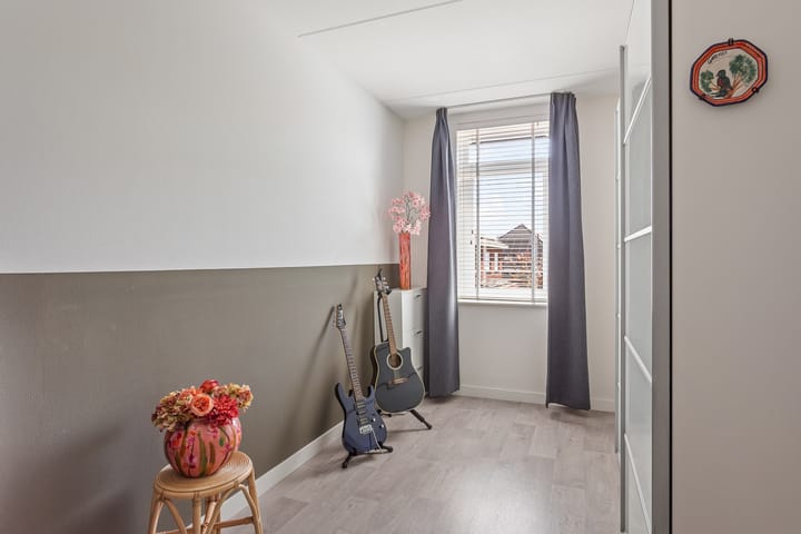 Tussenwoning te koop: Oeverlaan 23, Borne